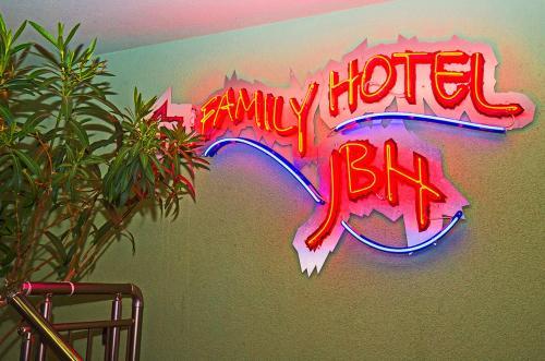 Jbh Hotel