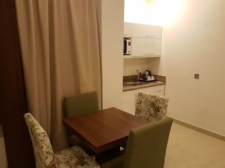 Laperla Hotel