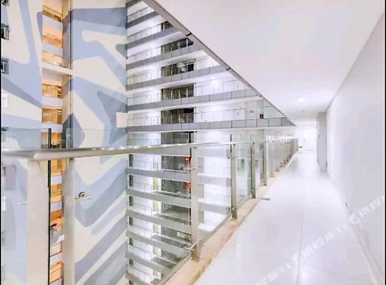 Bulldog Apartment
