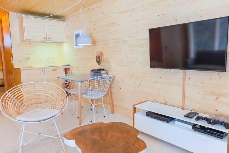 Mac003 � Macario Wood Apartment // Netflix