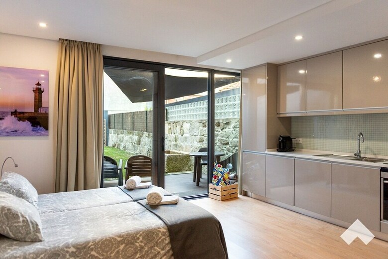 Bianc1 � Light-filled Apartment With Garden Downtown