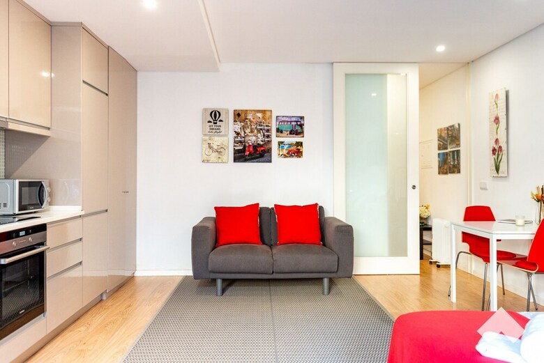 Bianc1 � Light-filled Apartment With Garden Downtown