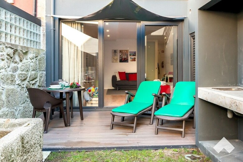 Bianc1 � Light-filled Apartment With Garden Downtown