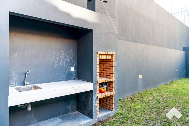 Bianc1 � Light-filled Apartment With Garden Downtown