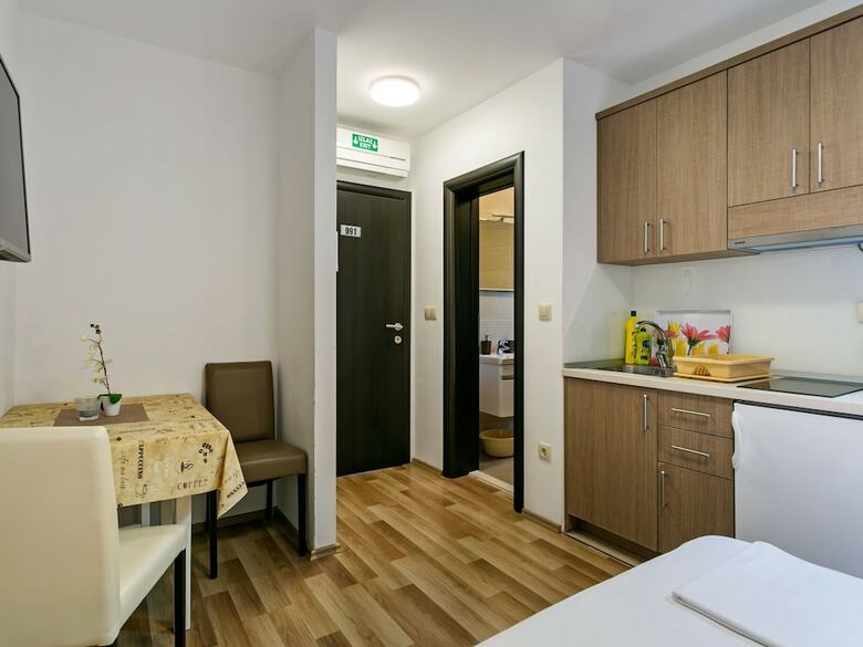 Simplistic Apartment In Drvenik Near Beach Lu?ica