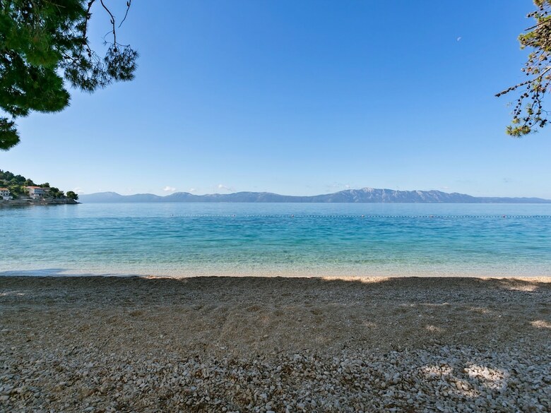 Simplistic Apartment In Drvenik Near Beach Lu?ica