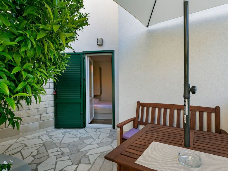 Simplistic Apartment In Drvenik Near Beach Lu?ica