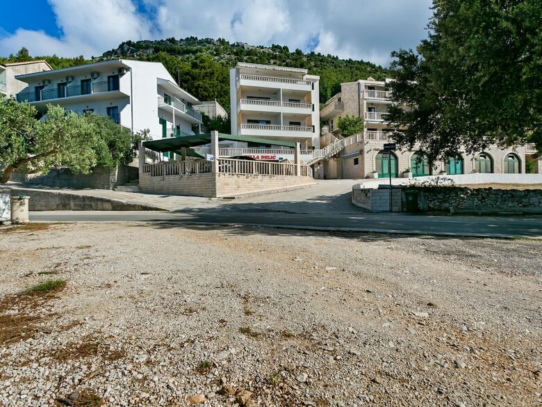 Simplistic Apartment In Drvenik Near Beach Lu?ica