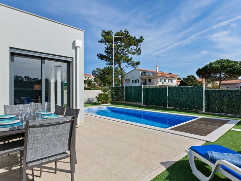 Villa Modern Holiday Home In Foz de Arelho With Private Pool