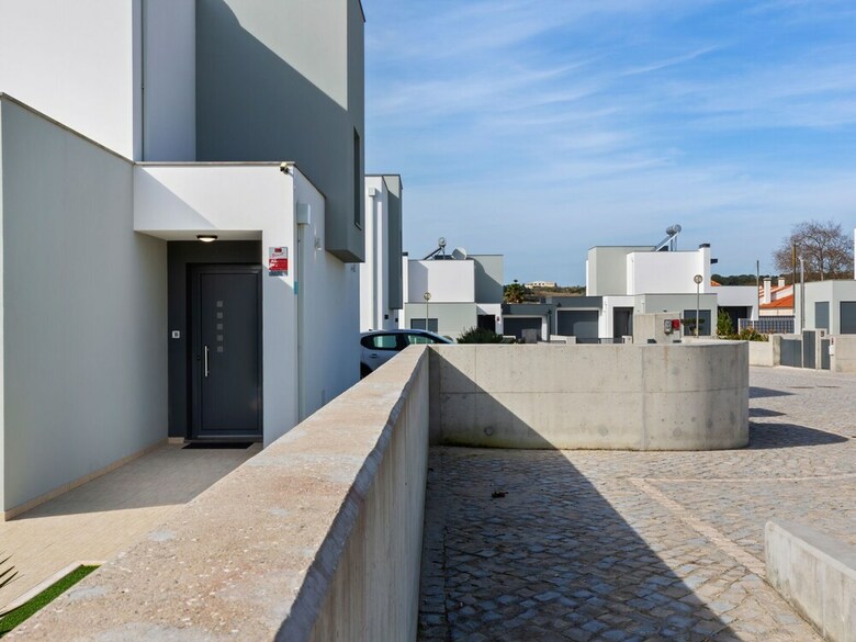 Villa Modern Holiday Home In Foz de Arelho With Private Pool
