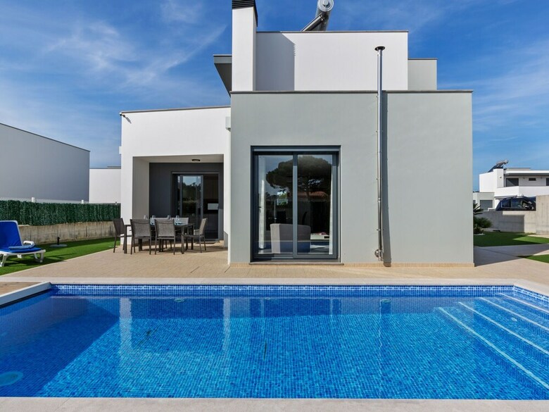 Villa Modern Holiday Home In Foz de Arelho With Private Pool
