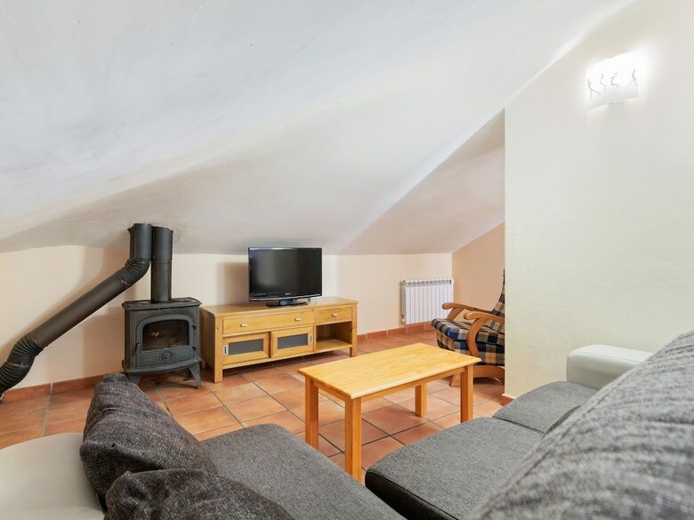 Elegant Apartment In Sierra de G�dar With Fireplace