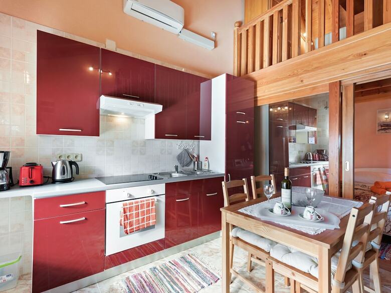 Pleasant Holiday Home In Pola?a With Swimming Pool