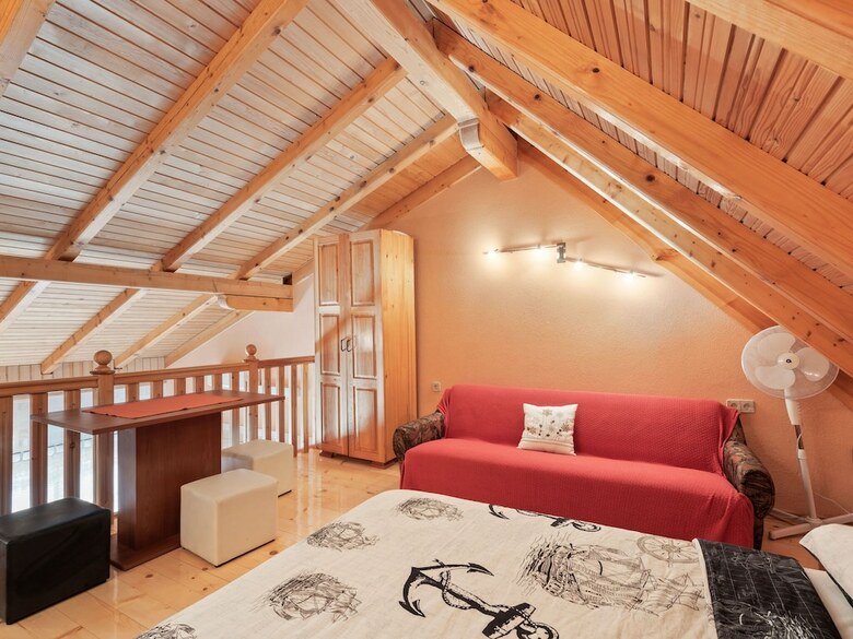 Pleasant Holiday Home In Pola?a With Swimming Pool