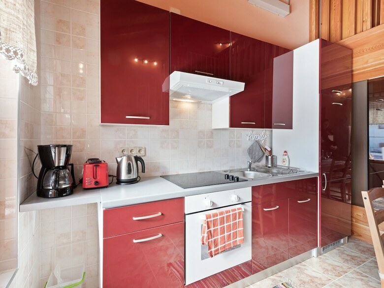 Pleasant Holiday Home In Pola?a With Swimming Pool