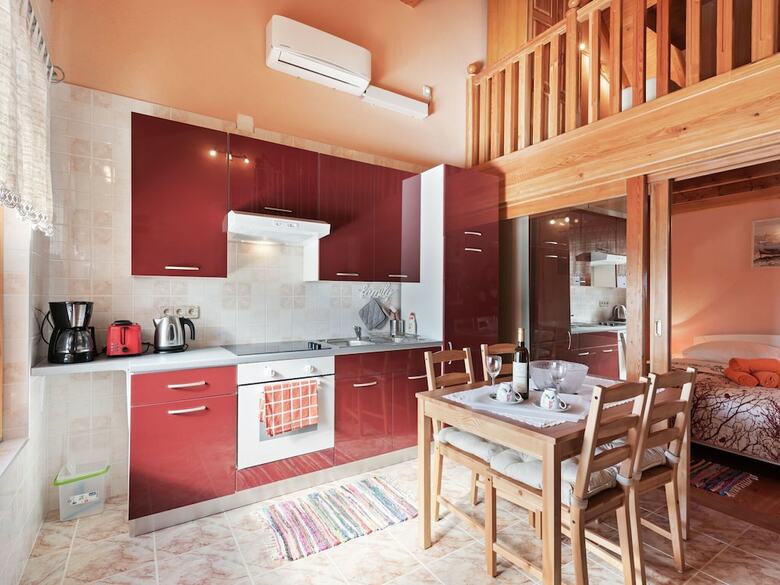 Pleasant Holiday Home In Pola?a With Swimming Pool