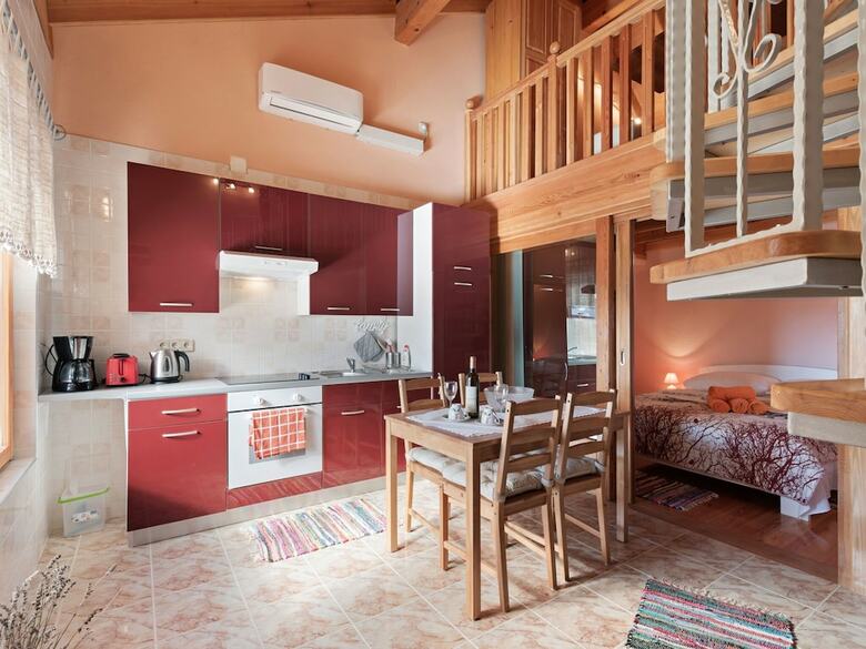 Pleasant Holiday Home In Pola?a With Swimming Pool