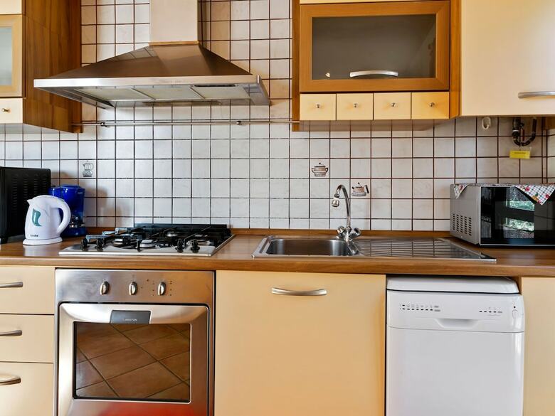 Pleasant Holiday Home In Merea With Sea View �