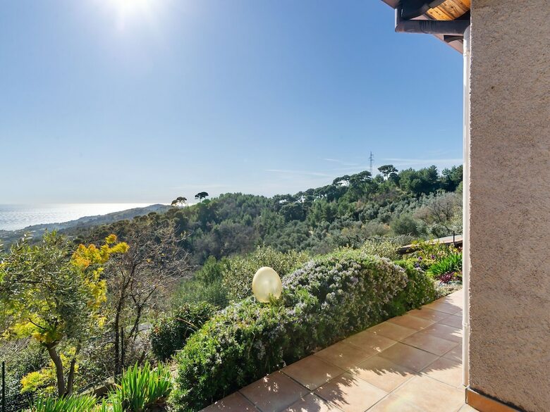 Pleasant Holiday Home In Merea With Sea View �
