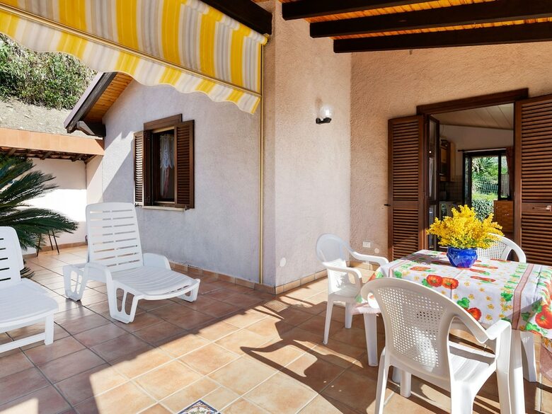 Pleasant Holiday Home In Merea With Sea View �