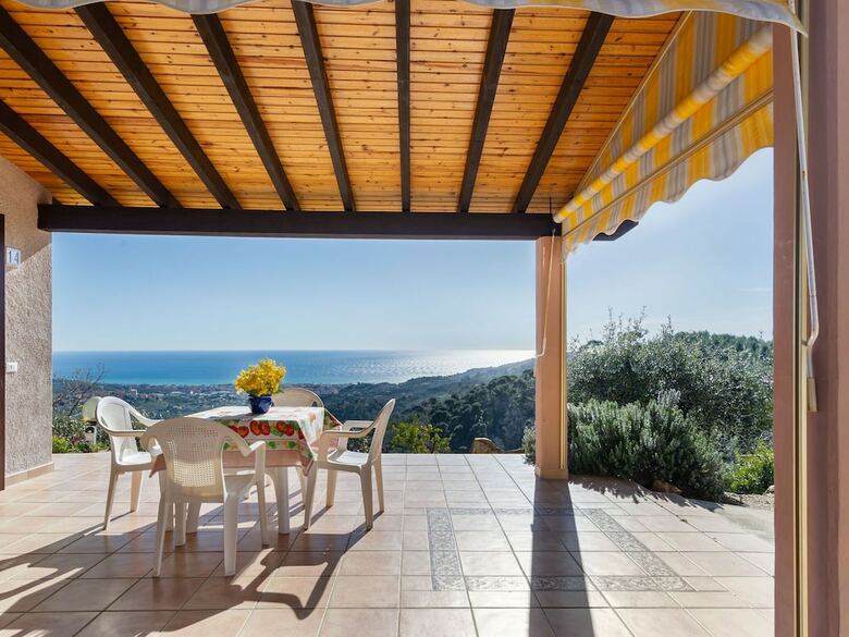 Pleasant Holiday Home In Merea With Sea View �
