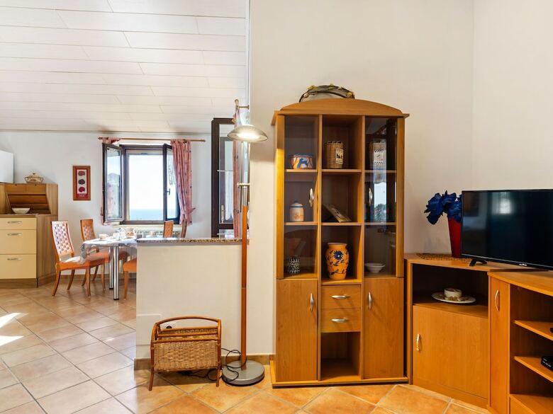 Pleasant Holiday Home In Merea With Sea View �