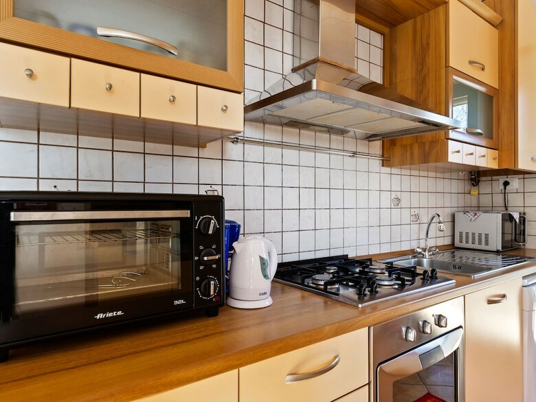 Pleasant Holiday Home In Merea With Sea View �