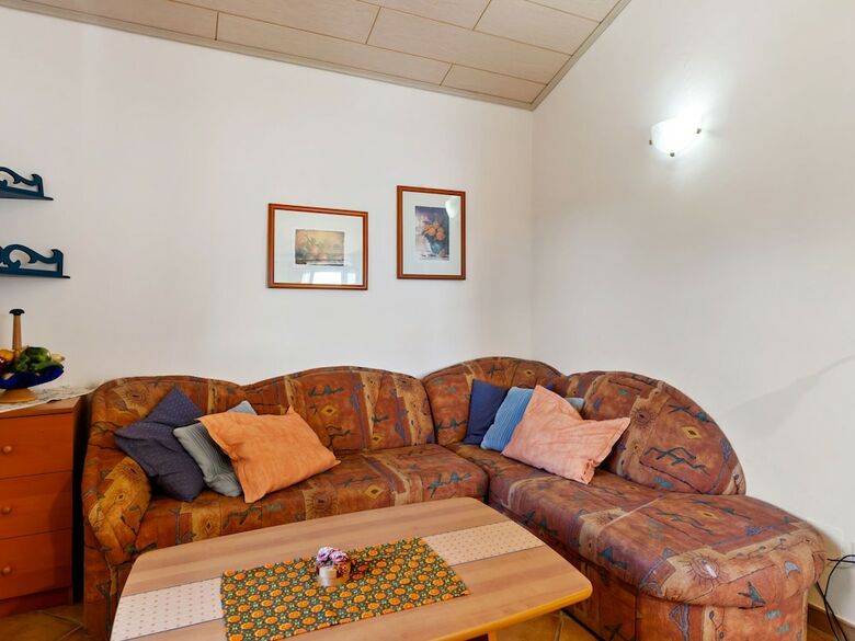 Pleasant Holiday Home In Merea With Sea View �