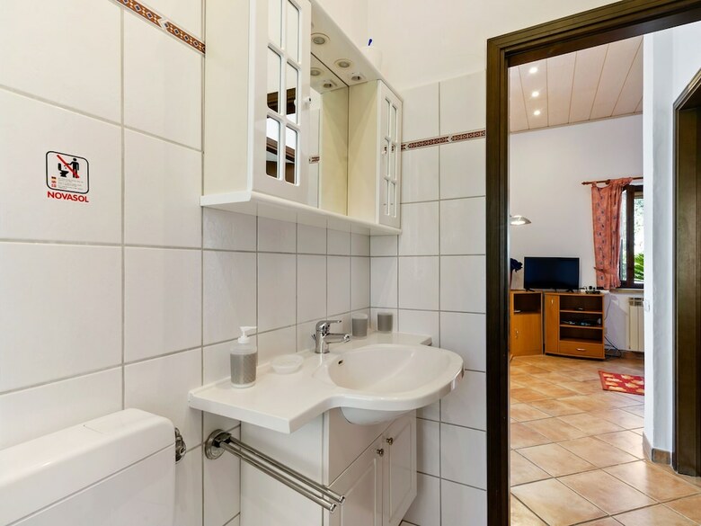 Pleasant Holiday Home In Merea With Sea View �