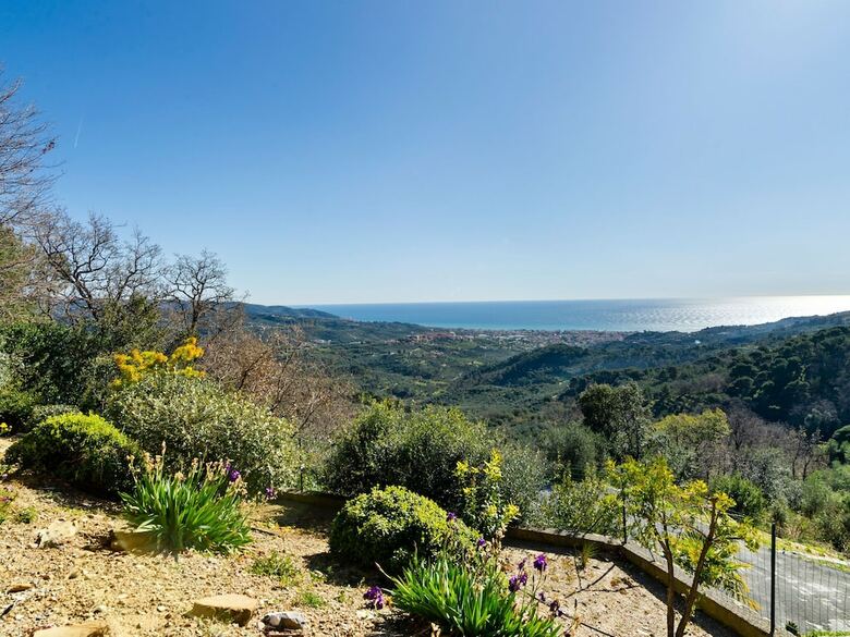 Pleasant Holiday Home In Merea With Sea View �