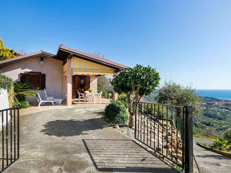 Pleasant Holiday Home In Merea With Sea View �