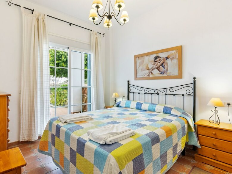 Impressive Apartment In Alcauc�n With Swimming Pool