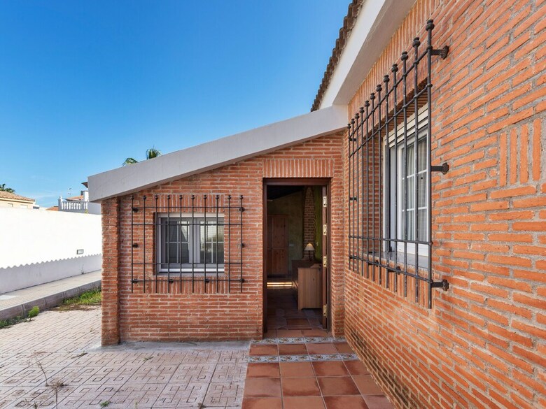 Elegant Villa In La Manga With Patio