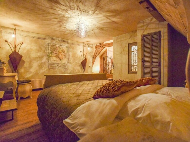 Posh Holiday Home In Alphen With Jacuzzi