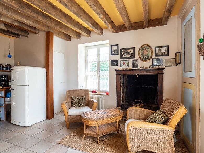 Quaint Holiday Home In Morogues With Garden