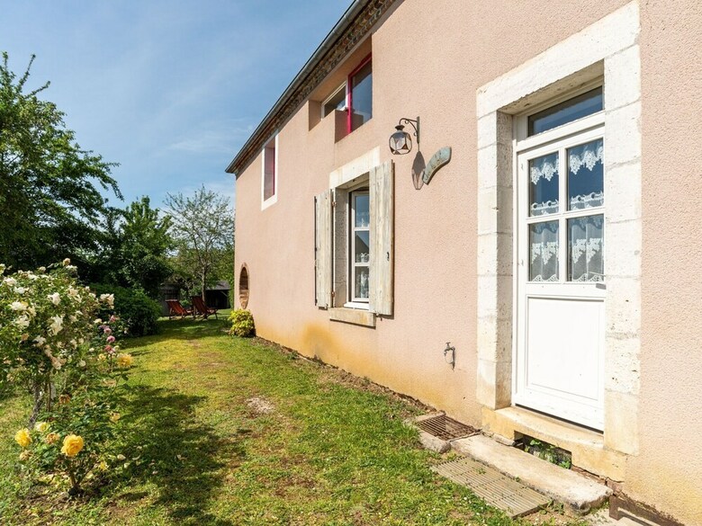 Quaint Holiday Home In Morogues With Garden