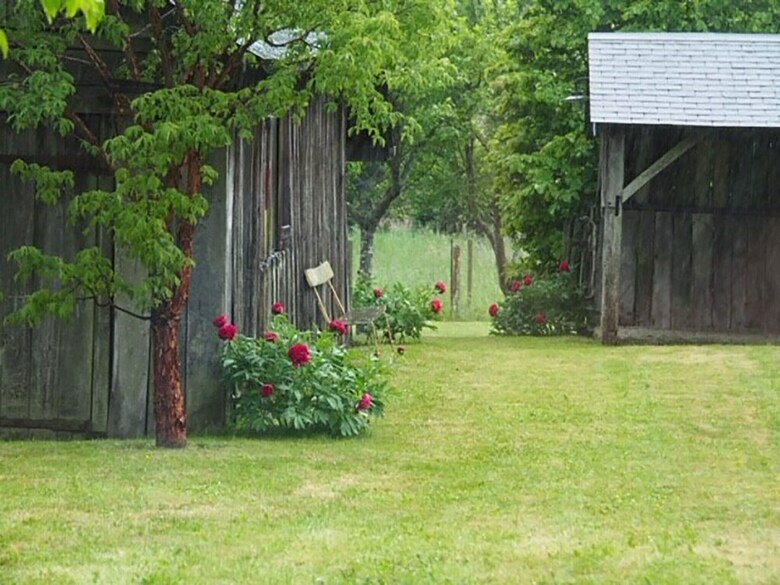 Quaint Holiday Home In Morogues With Garden