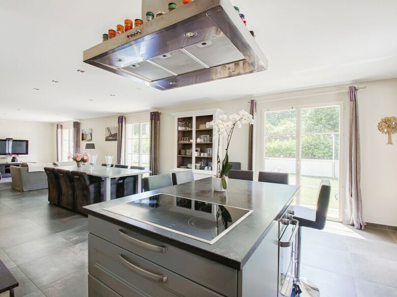 Cozy Villa In Le Plan-de-la-tour With Private Swimming Pool