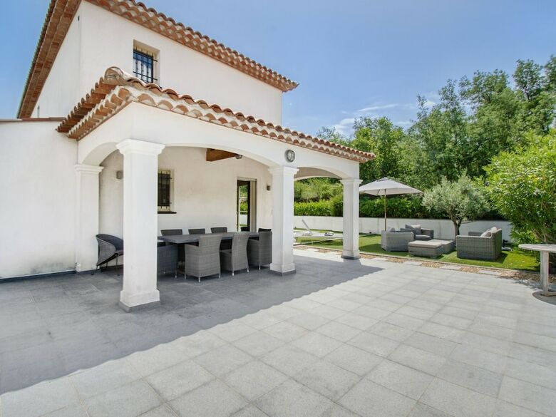 Cozy Villa In Le Plan-de-la-tour With Private Swimming Pool