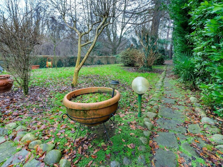 Colourful Holiday Home In Castelletto Ticino With Jacuzzi