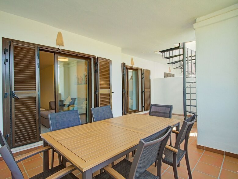 Spacious Apartment In San Roque With Swimming Pool