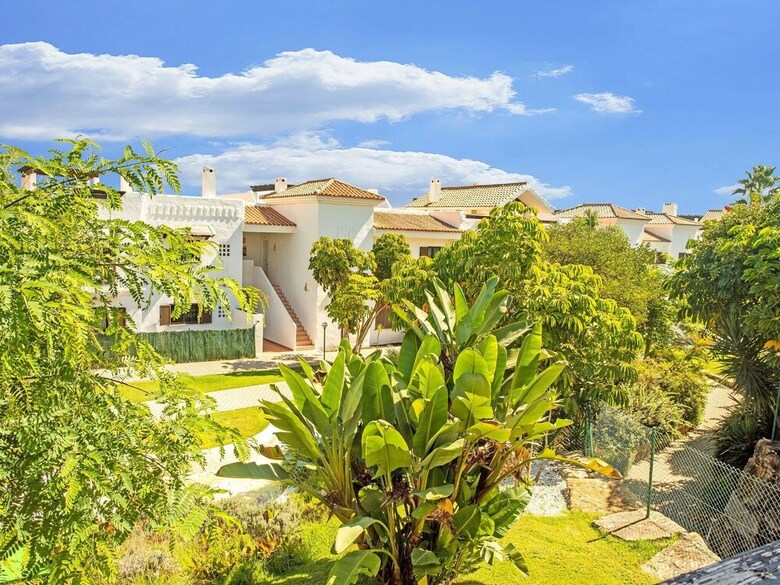 Spacious Apartment In San Roque With Swimming Pool
