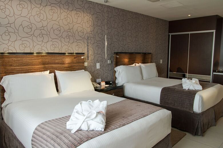 Camino Real Hotel