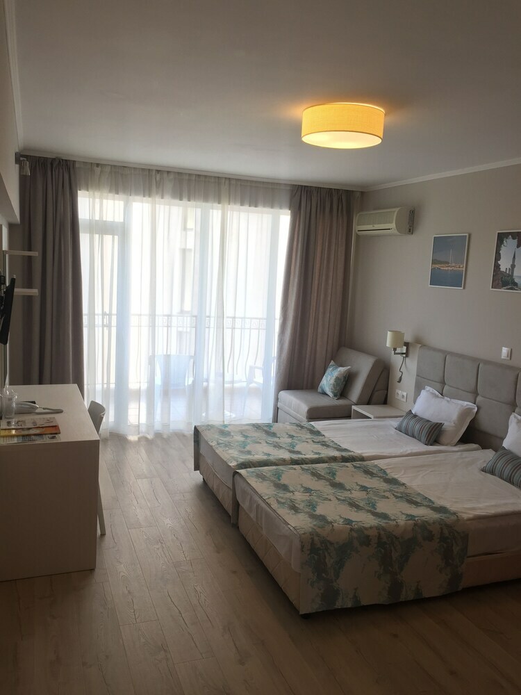 Helios Hotel