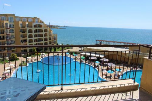 Apartments In Grand Midia Aheloy Palace