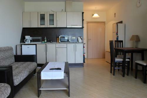 Apartments In Grand Midia Aheloy Palace