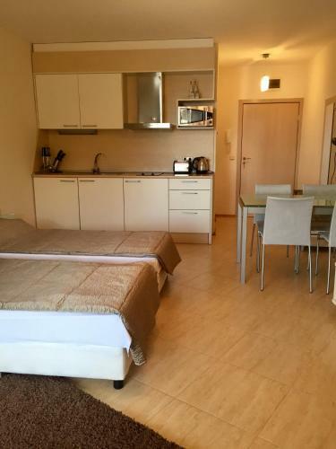 Apartments In Grand Midia Aheloy Palace