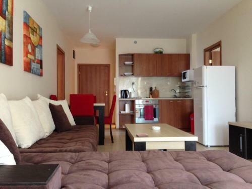 Apartments In Grand Midia Aheloy Palace