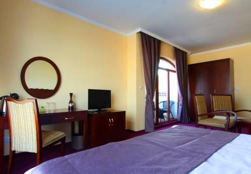 Vineyards Hotel