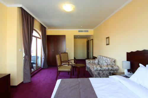 Vineyards Hotel